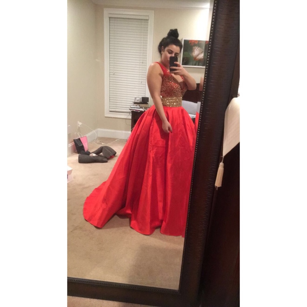 Beautiful Red Prom Dress!!